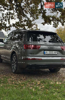 Позашляховик / Кросовер Audi Q7 2017 в 