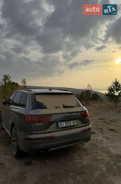 Позашляховик / Кросовер Audi Q7 2017 в 