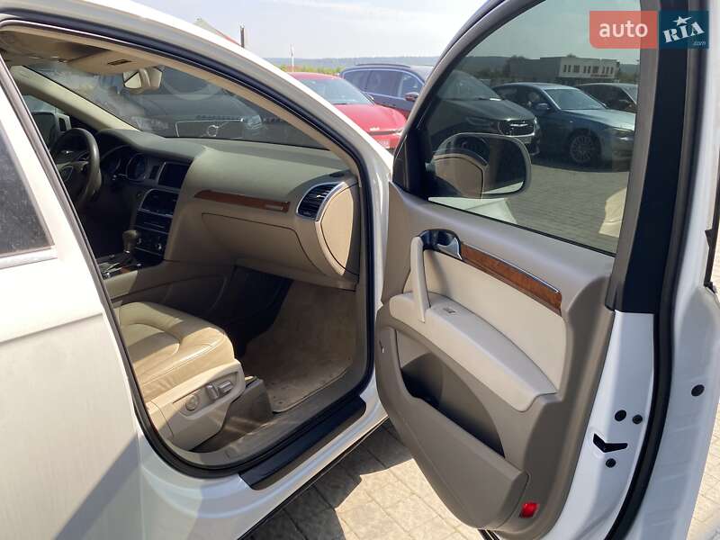 Позашляховик / Кросовер Audi Q7 2013 в Ужгороді