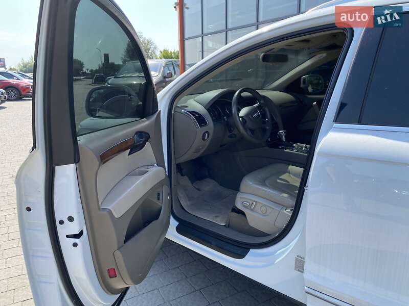 Позашляховик / Кросовер Audi Q7 2013 в Ужгороді