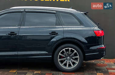 Позашляховик / Кросовер Audi Q7 2017 в 