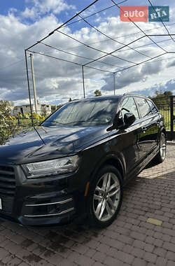 Внедорожник / Кроссовер Audi Q7 2017 в 