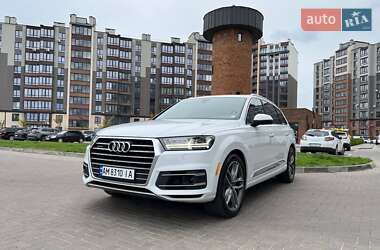 Внедорожник / Кроссовер Audi Q7 2017 в 