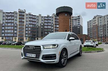 Внедорожник / Кроссовер Audi Q7 2017 в 