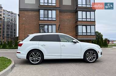 Внедорожник / Кроссовер Audi Q7 2017 в 