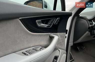 Внедорожник / Кроссовер Audi Q7 2017 в 