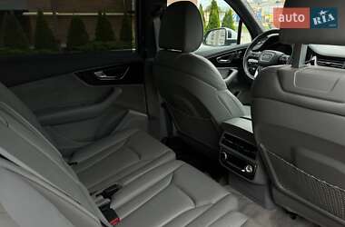 Внедорожник / Кроссовер Audi Q7 2017 в 