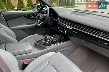 Внедорожник / Кроссовер Audi Q7 2017 в 