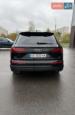 Позашляховик / Кросовер Audi Q7 2017 в 