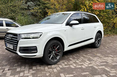 Внедорожник / Кроссовер Audi Q7 2015 в 