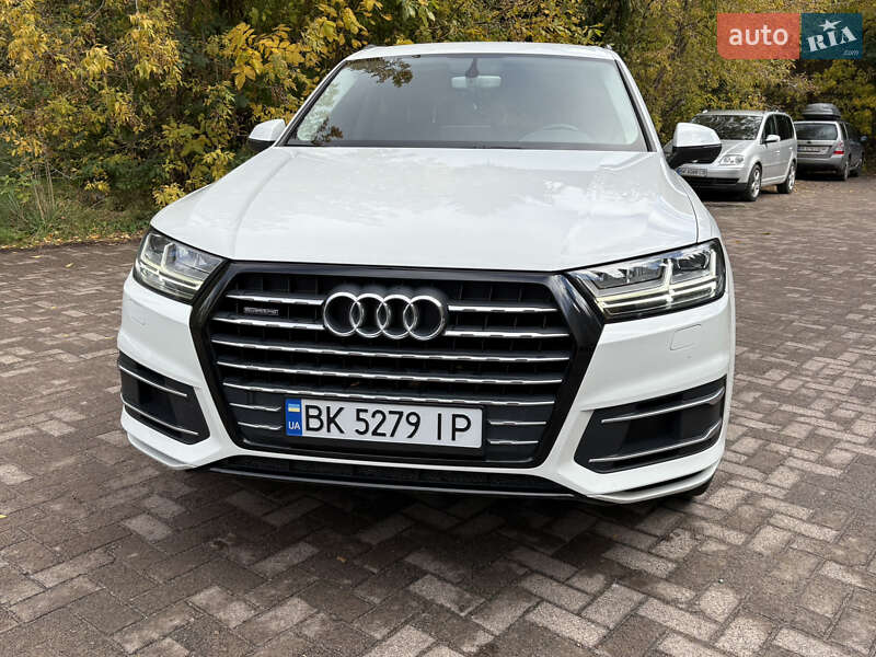Позашляховик / Кросовер Audi Q7 2015 в Рівному