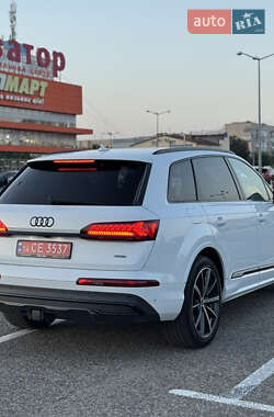 Позашляховик / Кросовер Audi Q7 2020 в 