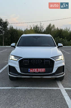 Позашляховик / Кросовер Audi Q7 2020 в 