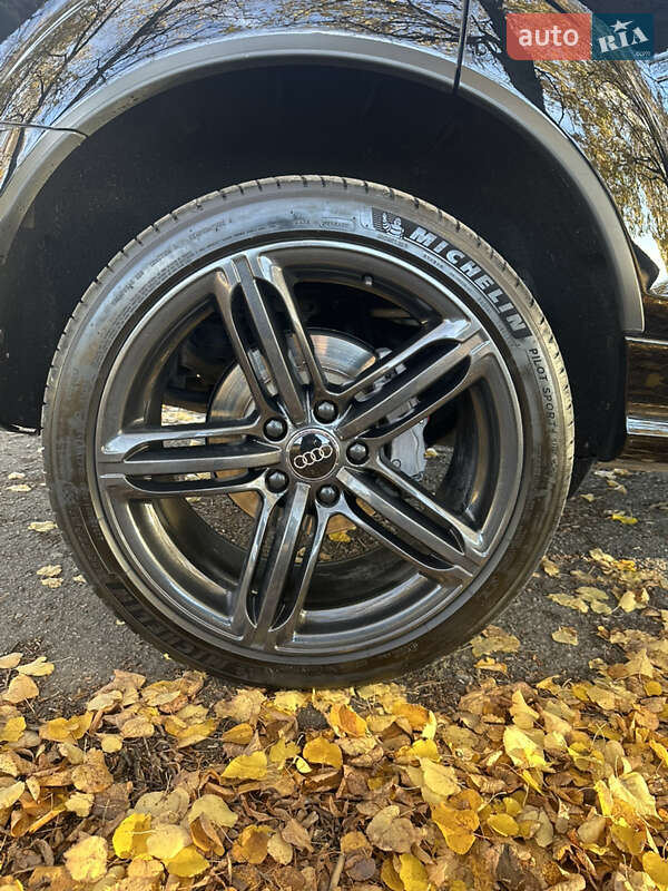 Позашляховик / Кросовер Audi Q7 2013 в Сумах