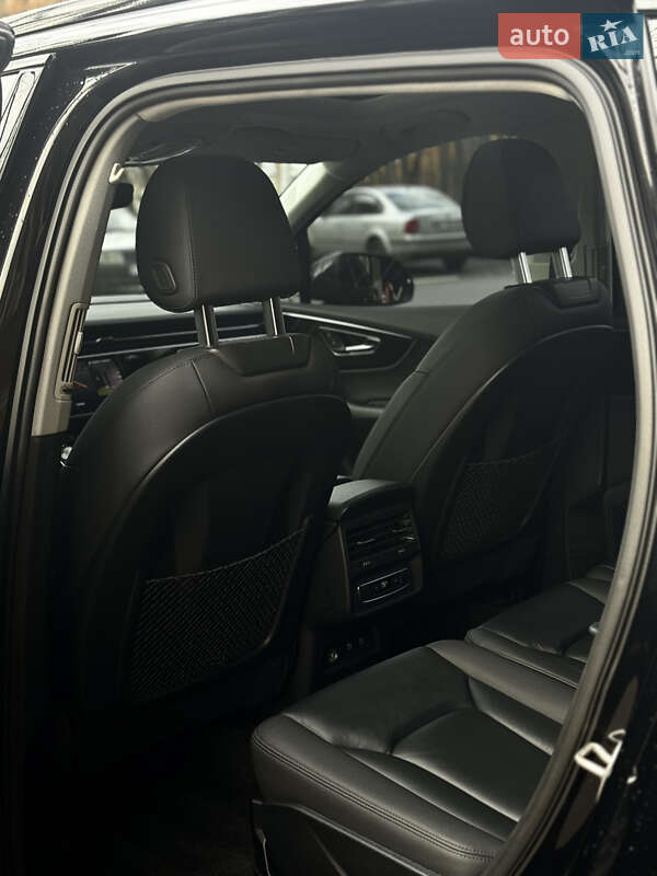 Позашляховик / Кросовер Audi Q7 2020 в Києві фото 27 Позашляховик / Кросовер Audi Q7 2020 в Києві