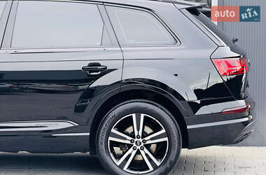 Внедорожник / Кроссовер Audi Q7 2016 в 