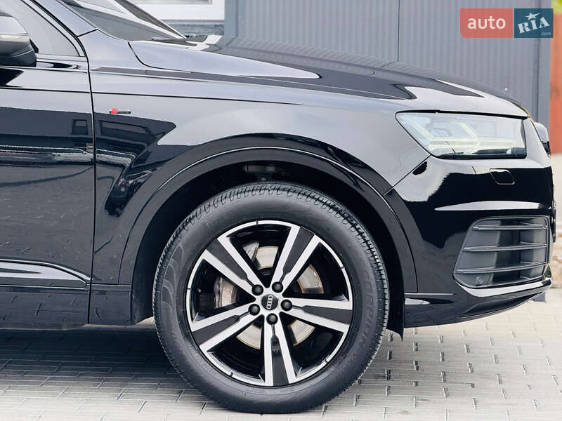 Позашляховик / Кросовер Audi Q7 2016 в Мукачевому