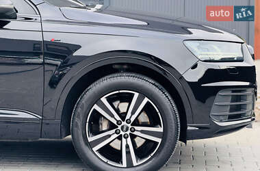 Внедорожник / Кроссовер Audi Q7 2016 в 