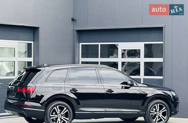Внедорожник / Кроссовер Audi Q7 2016 в 