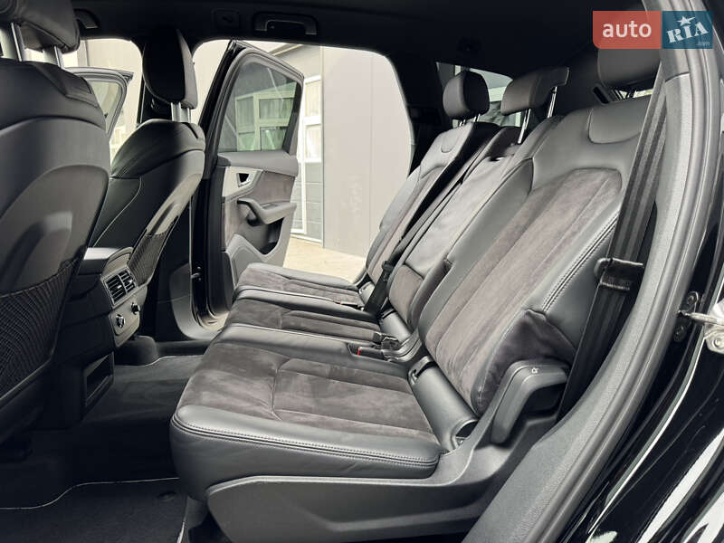 Позашляховик / Кросовер Audi Q7 2016 в Мукачевому