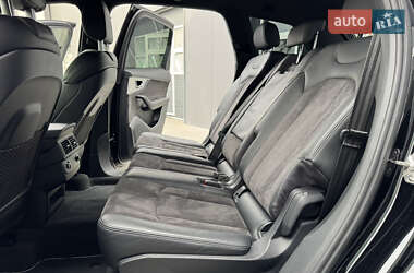Внедорожник / Кроссовер Audi Q7 2016 в 