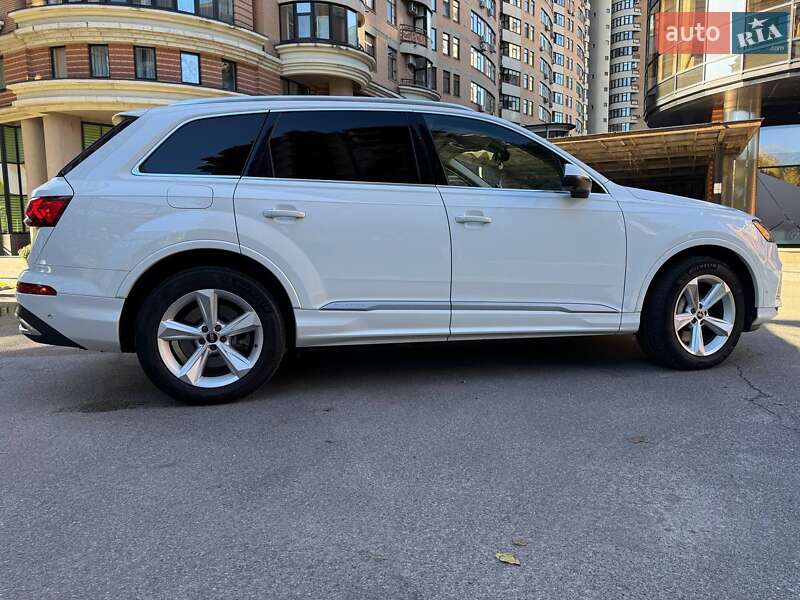 Позашляховик / Кросовер Audi Q7 2020 в Києві