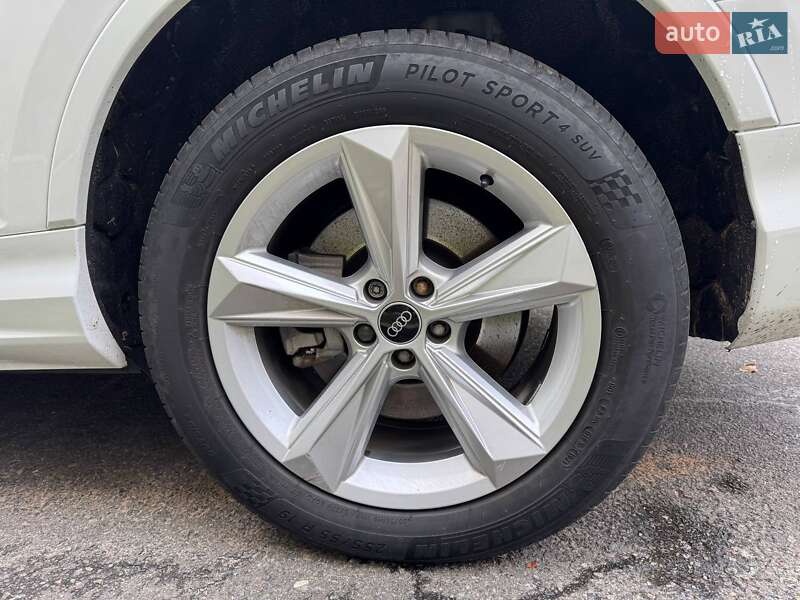 Позашляховик / Кросовер Audi Q7 2020 в Києві