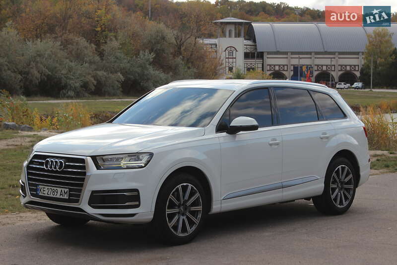 Позашляховик / Кросовер Audi Q7 2015 в Дніпрі