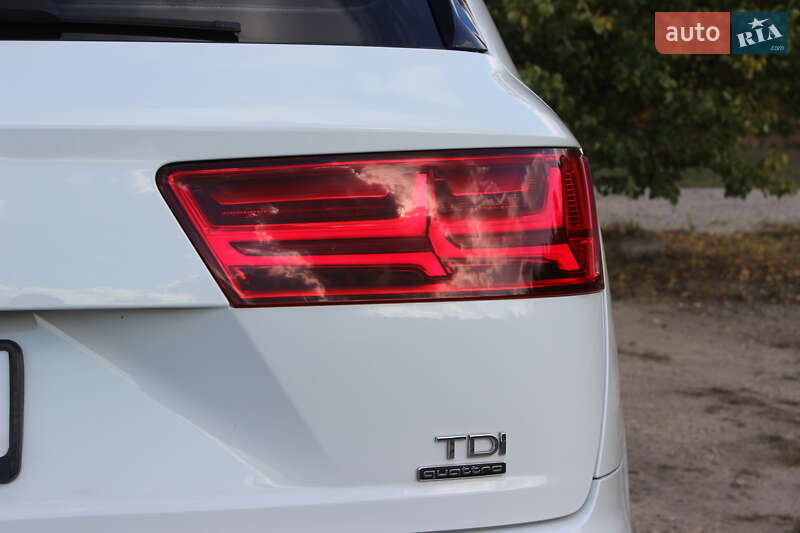 Позашляховик / Кросовер Audi Q7 2015 в Дніпрі