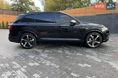 Позашляховик / Кросовер Audi Q7 2017 в 