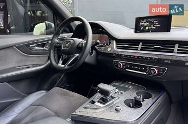 Позашляховик / Кросовер Audi Q7 2017 в 