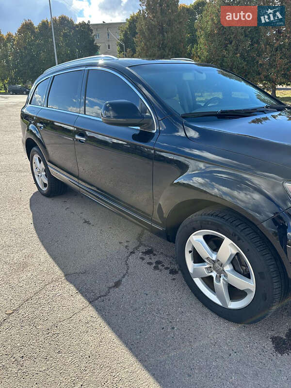 Позашляховик / Кросовер Audi Q7 2013 в Володимирі