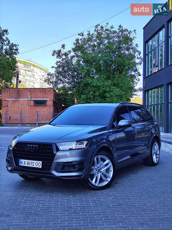 Позашляховик / Кросовер Audi Q7 2016 в 