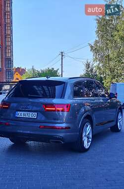 Позашляховик / Кросовер Audi Q7 2016 в 