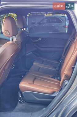 Позашляховик / Кросовер Audi Q7 2016 в 