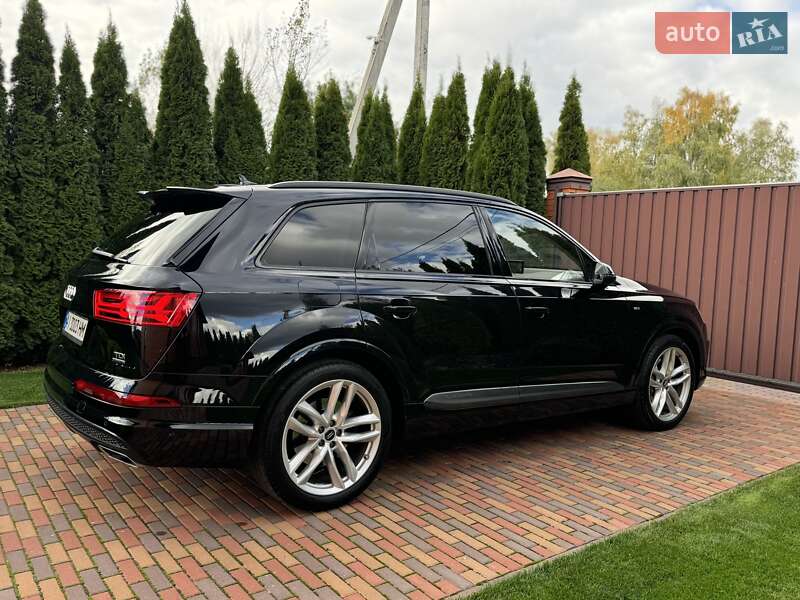 Позашляховик / Кросовер Audi Q7 2017 в Києві