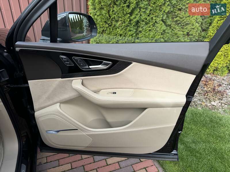 Позашляховик / Кросовер Audi Q7 2017 в Києві