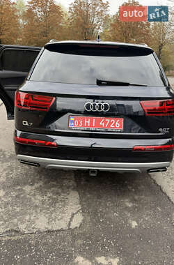 Позашляховик / Кросовер Audi Q7 2017 в 