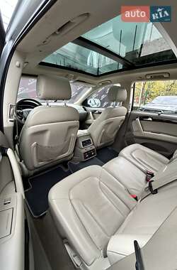 Позашляховик / Кросовер Audi Q7 2012 в 