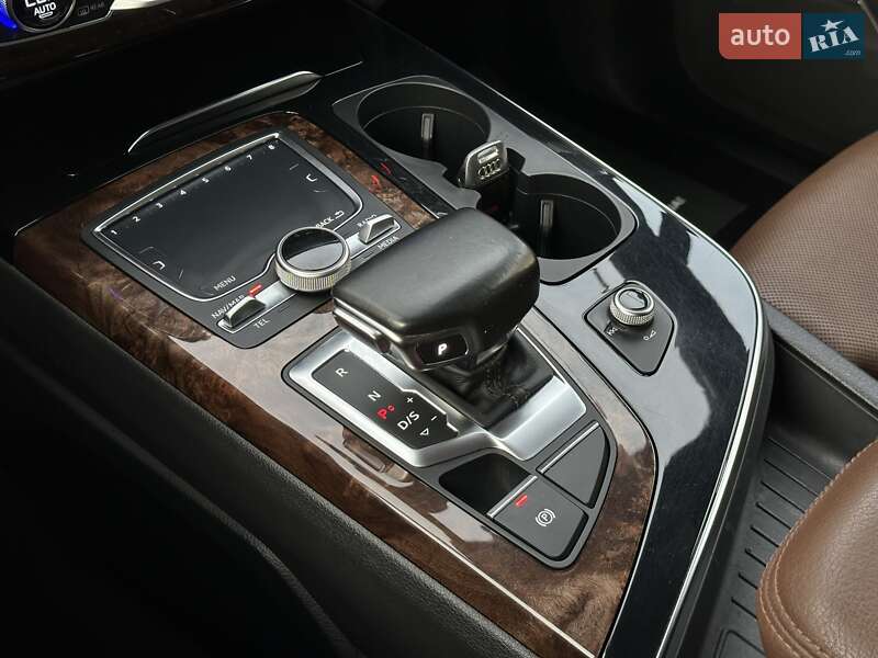 Позашляховик / Кросовер Audi Q7 2017 в Мукачевому