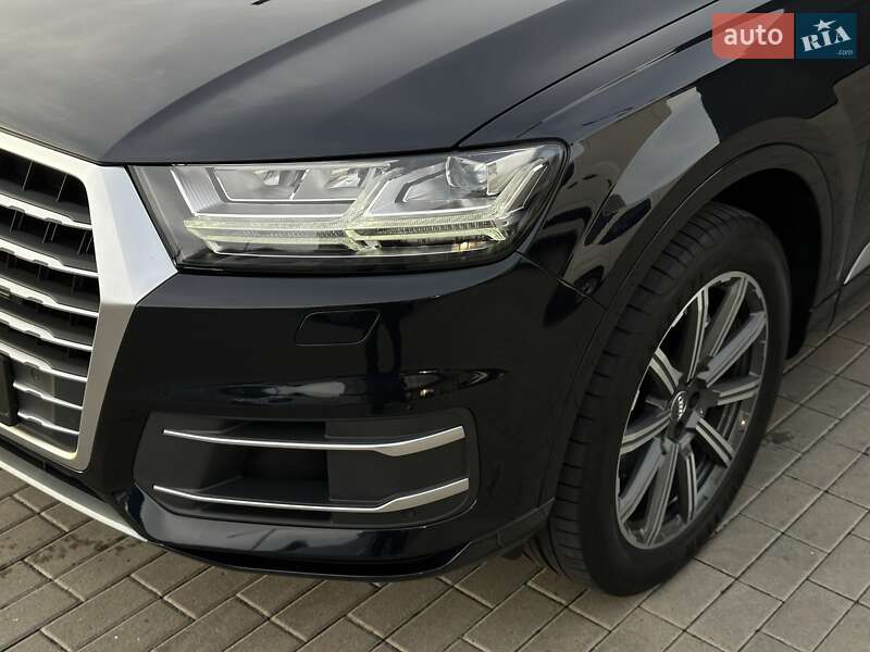 Позашляховик / Кросовер Audi Q7 2017 в Мукачевому