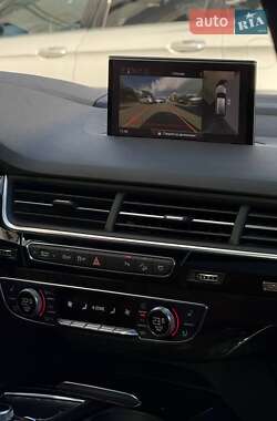 Позашляховик / Кросовер Audi Q7 2018 в 