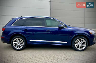 Позашляховик / Кросовер Audi Q7 2020 в 