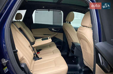 Позашляховик / Кросовер Audi Q7 2020 в 