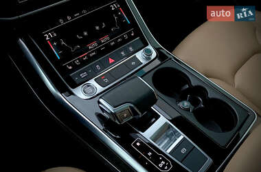 Позашляховик / Кросовер Audi Q7 2020 в 