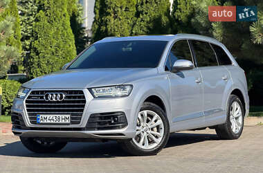 Внедорожник / Кроссовер Audi Q7 2017 в 