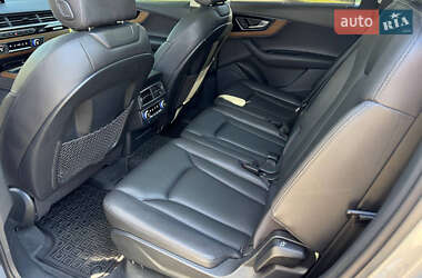 Внедорожник / Кроссовер Audi Q7 2017 в 