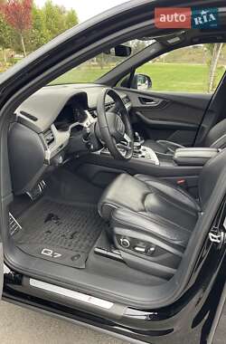 Позашляховик / Кросовер Audi Q7 2017 в  фото 14 Позашляховик / Кросовер Audi Q7 2017 в
