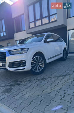 Позашляховик / Кросовер Audi Q7 2017 в 