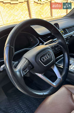Позашляховик / Кросовер Audi Q7 2017 в 